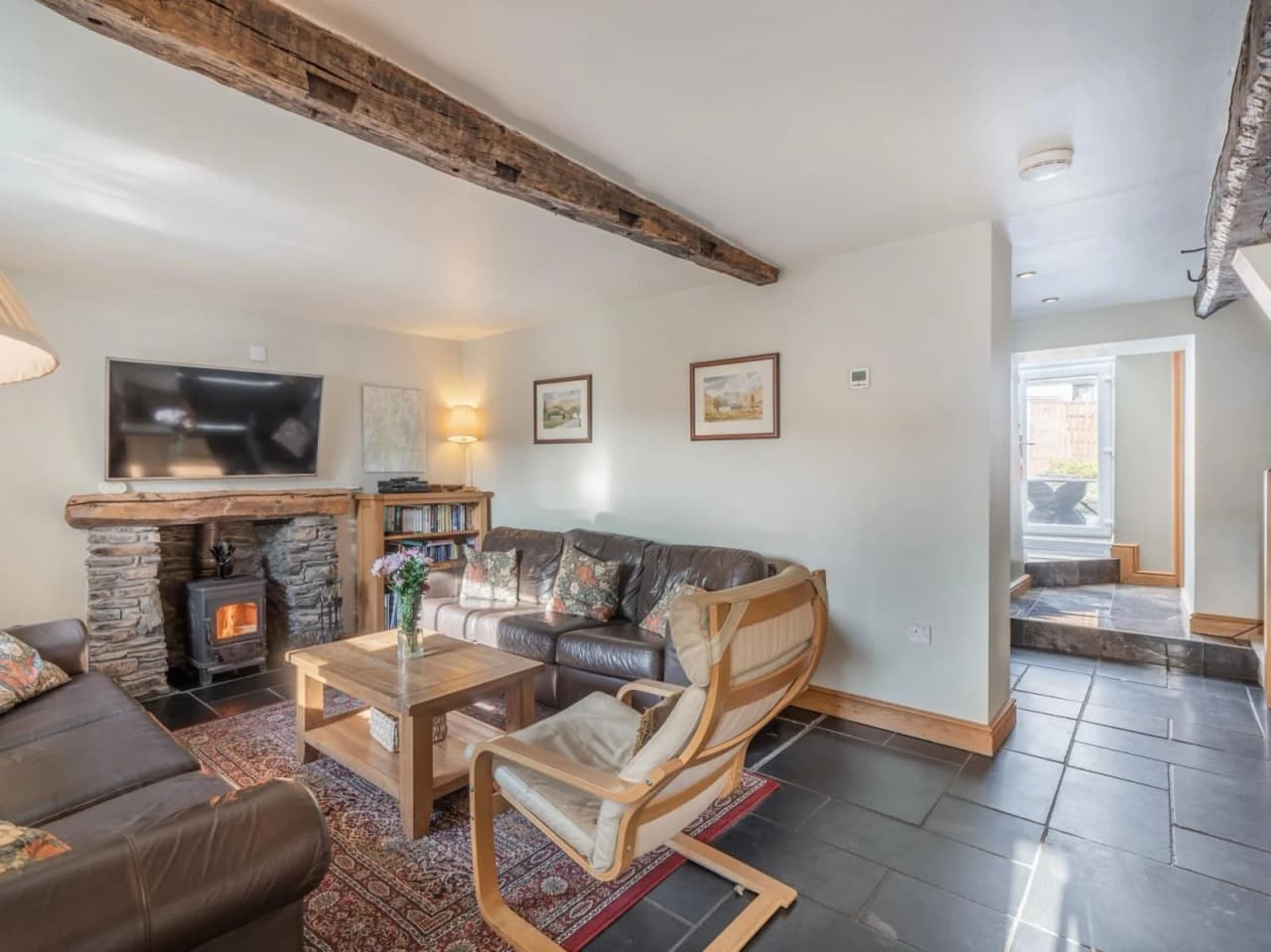 A second view of the lounge facing the other way